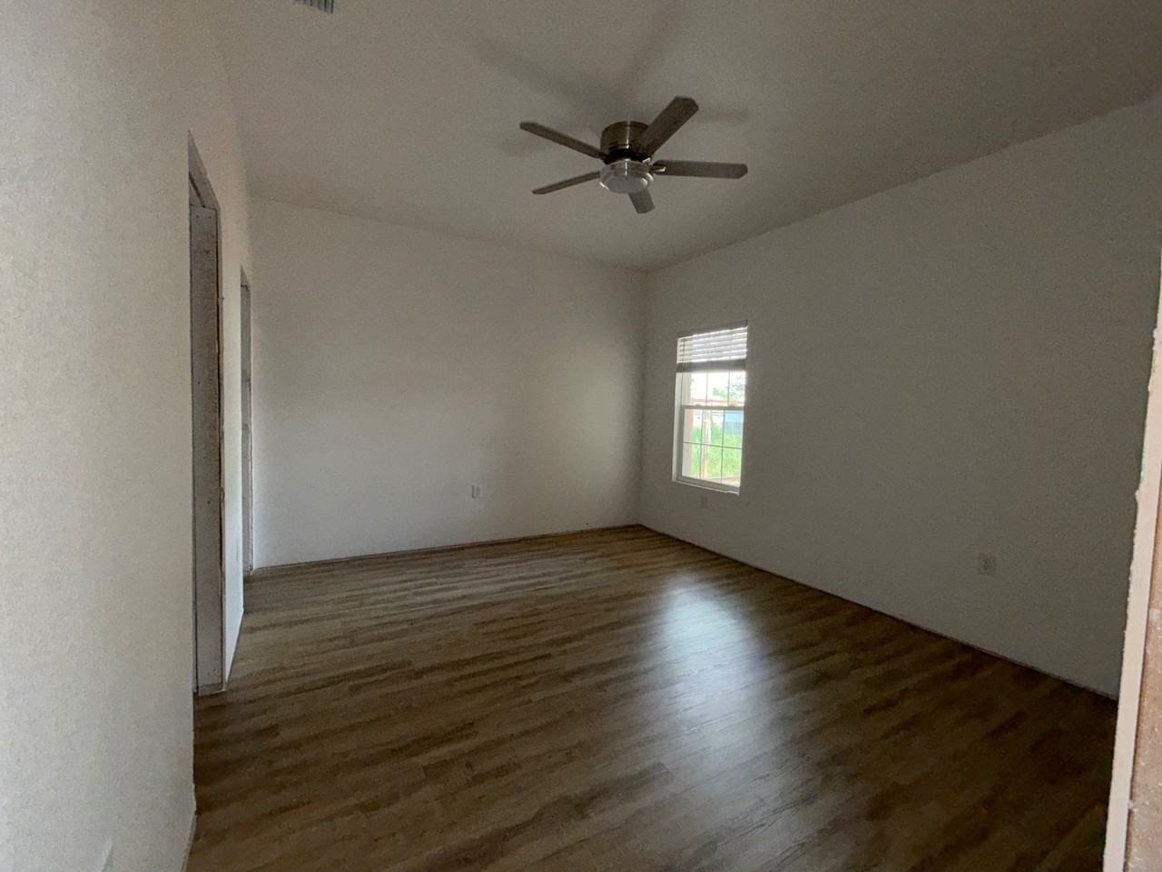 413 N Anderson St - Photo 6 of 10