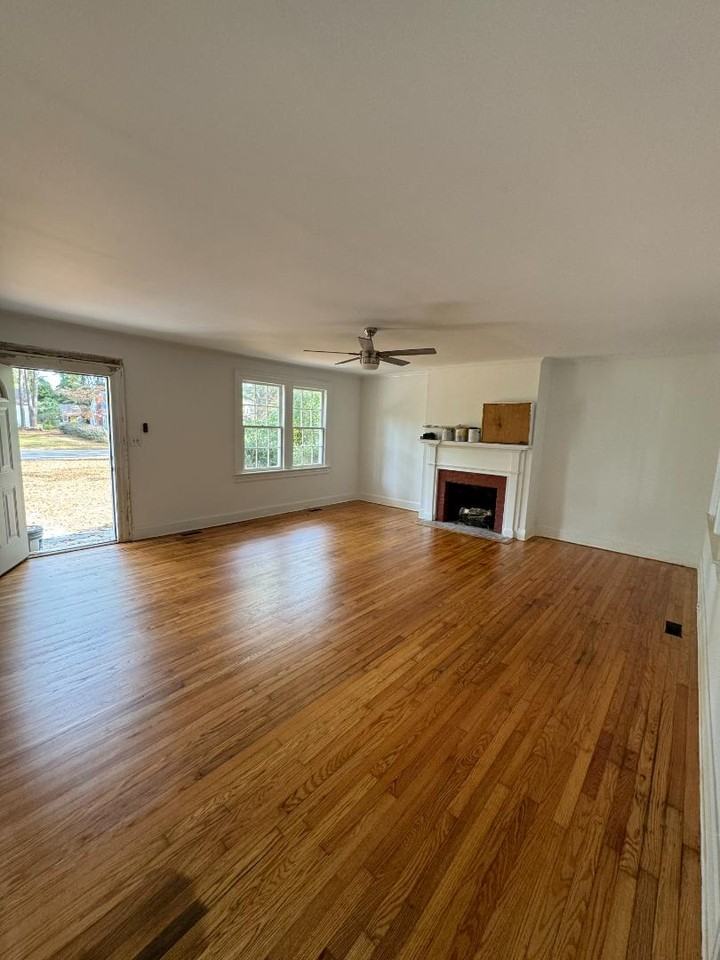 1115 Lafayette Ave - Photo 4 of 6