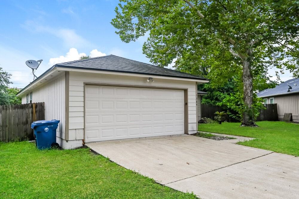 1364 Trotters Walk Way - Photo 2 of 25