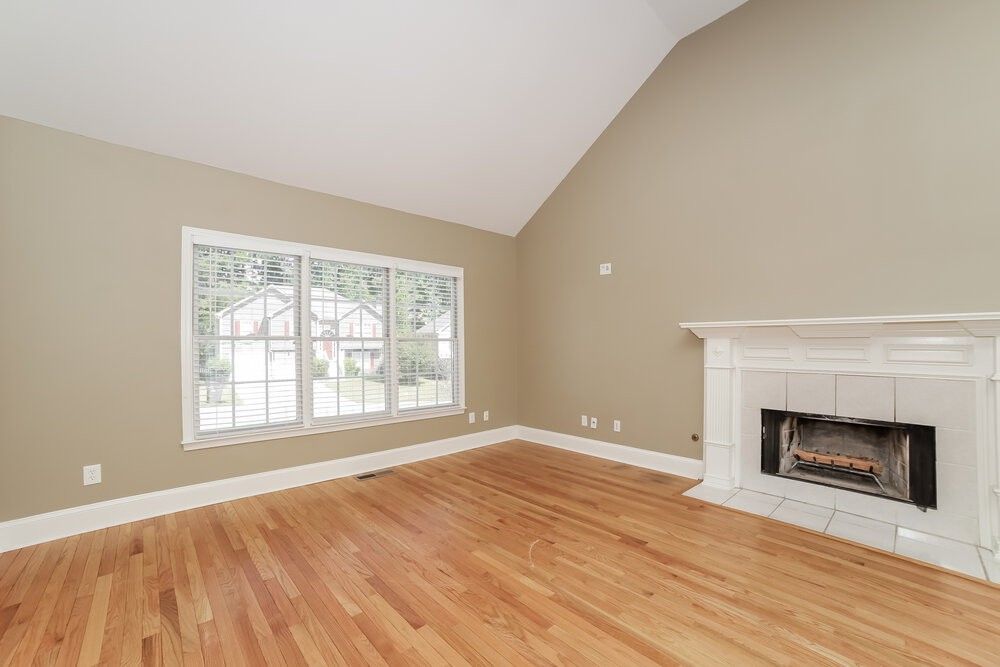4736 Julian Way - Photo 5 of 17
