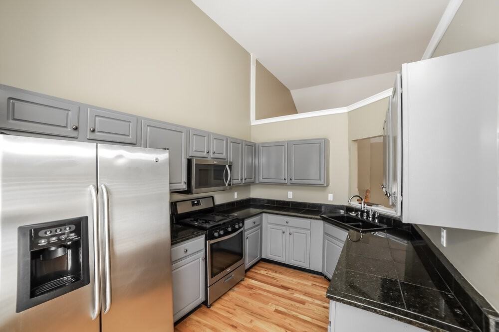 4736 Julian Way - Photo 7 of 17