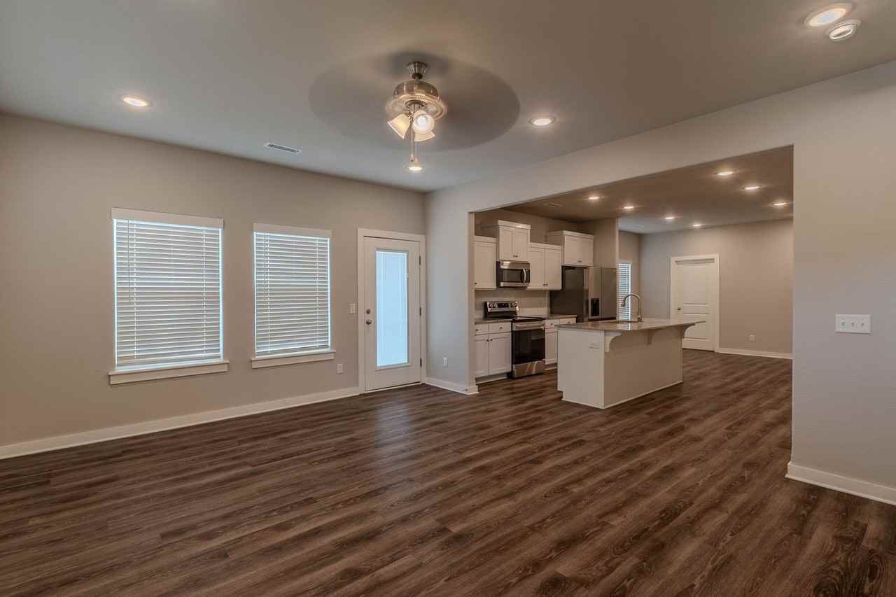 584 N Salem Rd - Photo 2 of 27