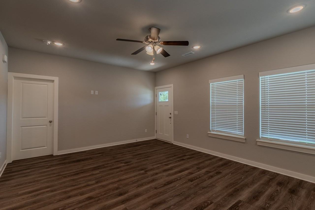 584 N Salem Rd - Photo 4 of 27