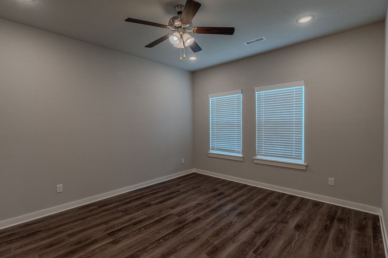 584 N Salem Rd - Photo 5 of 27