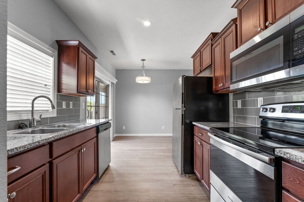 3093 W Cardinal St - Photo 6 of 21