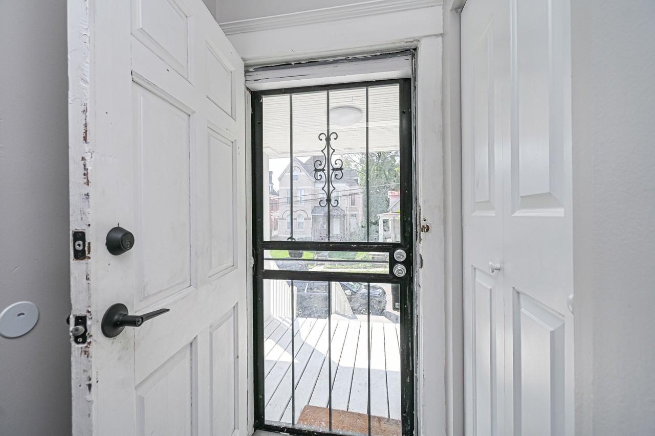 1922 Hewitt Ave #1 - Photo 5 of 38