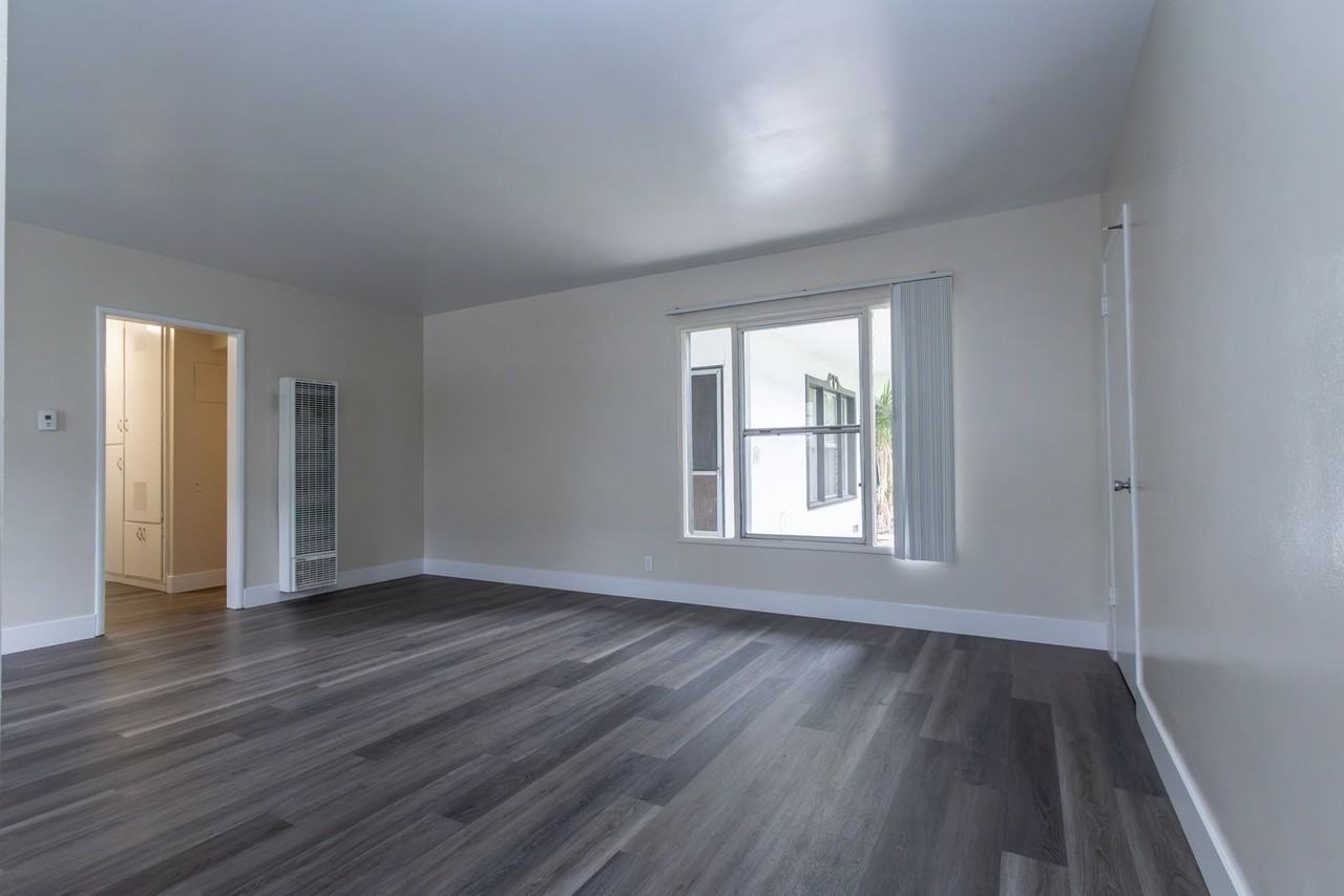 170 S. Chester Ave. - Photo 2 of 31