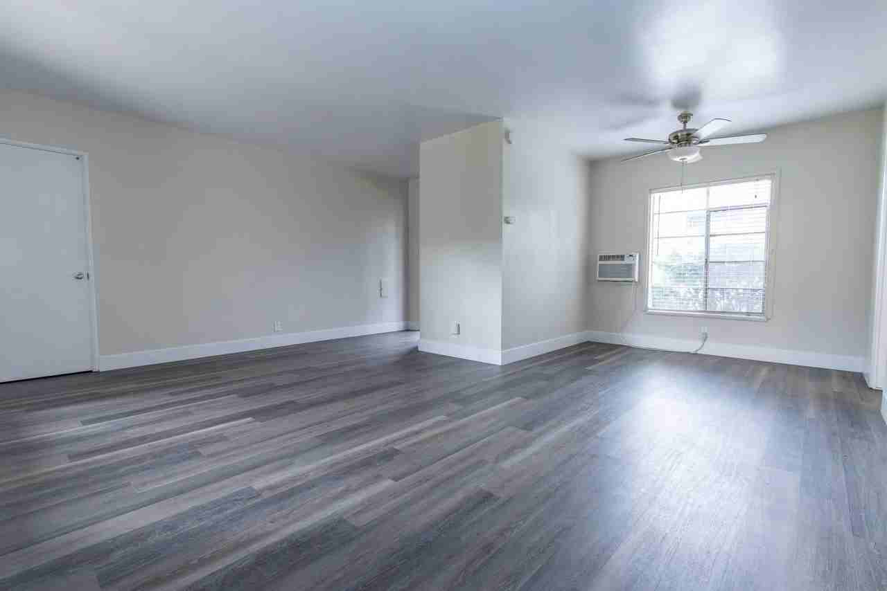 170 S. Chester Ave. - Photo 7 of 31