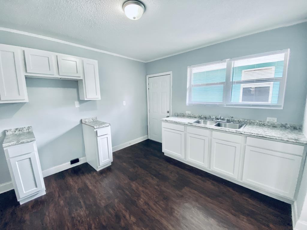 1471 Mitchell St #1 - Photo 6 of 14