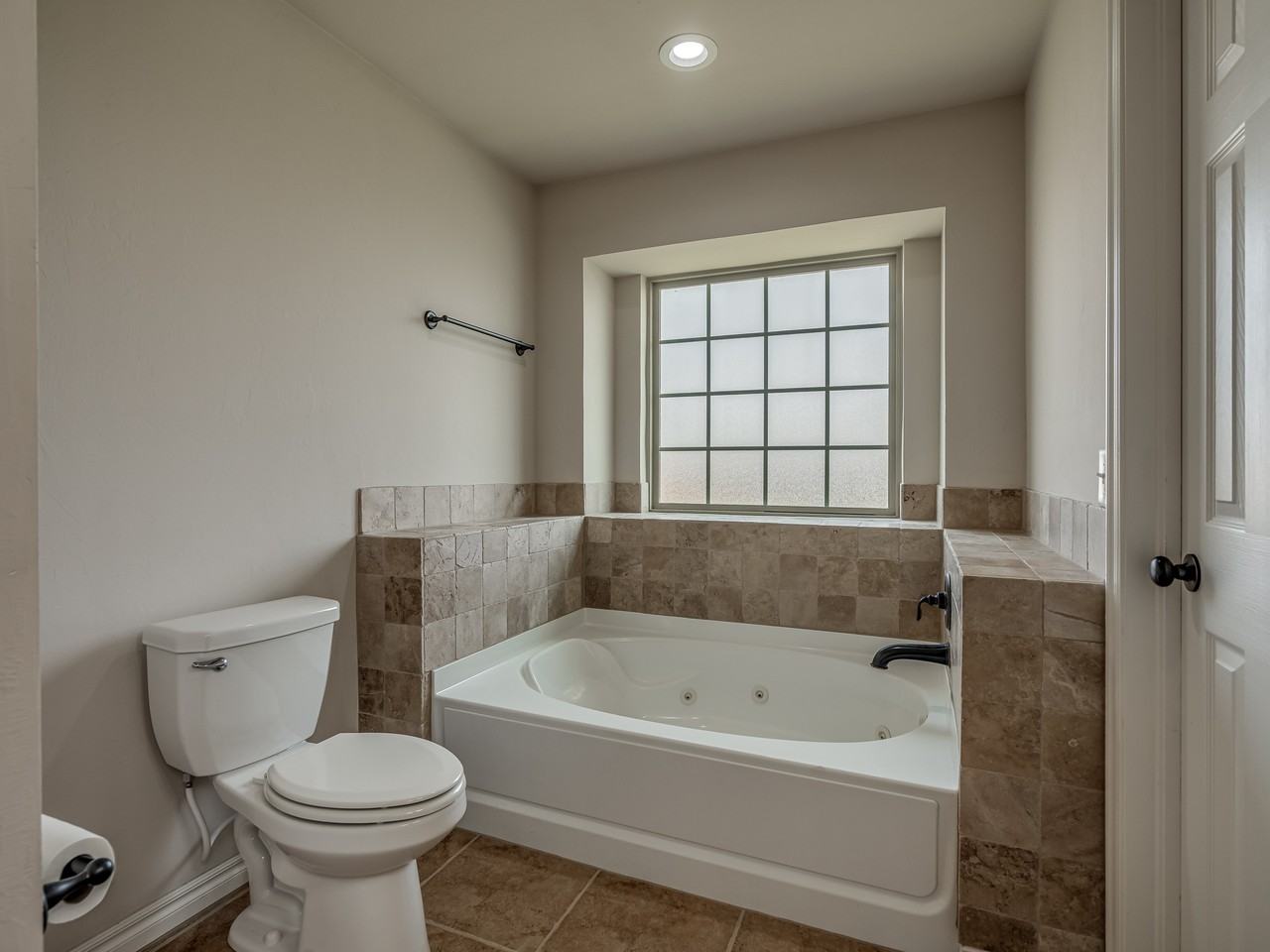 1208 Greenfield Ave #1 - Photo 4 of 6