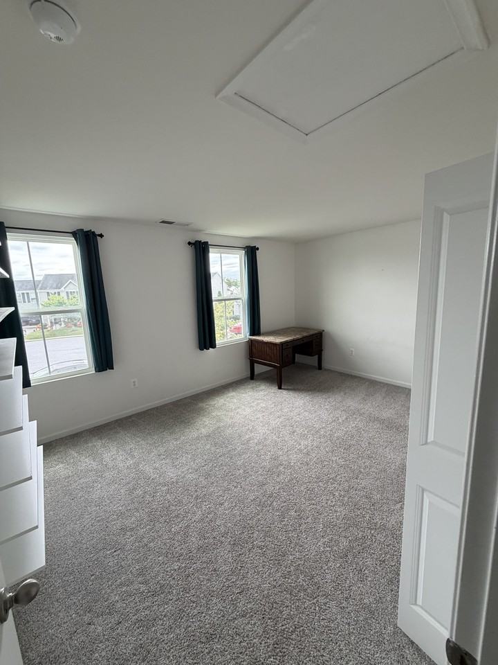 34 Chatham Cir #1 - Photo 4 of 13