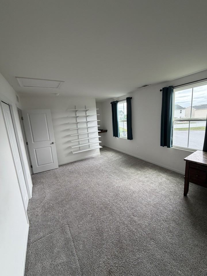34 Chatham Cir #1 - Photo 5 of 13