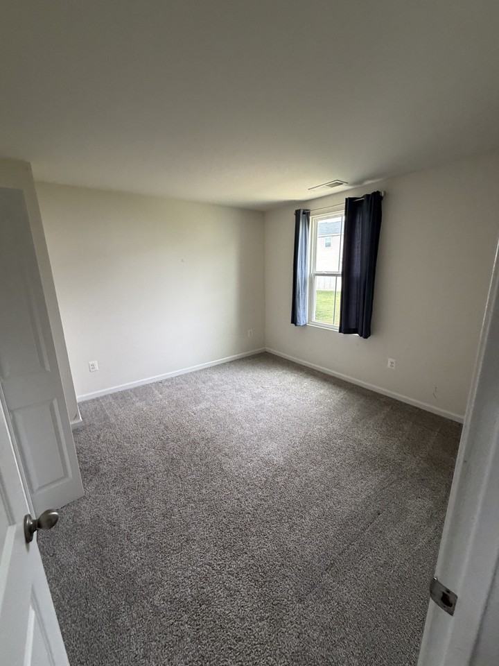 34 Chatham Cir #1 - Photo 6 of 13