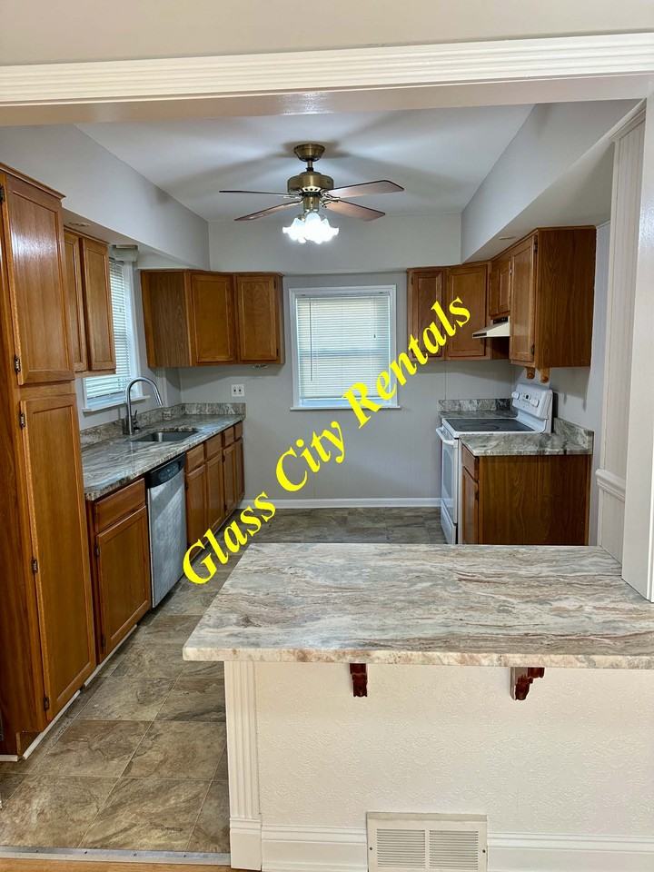 4351 Willys Pkwy #1 - Photo 4 of 12