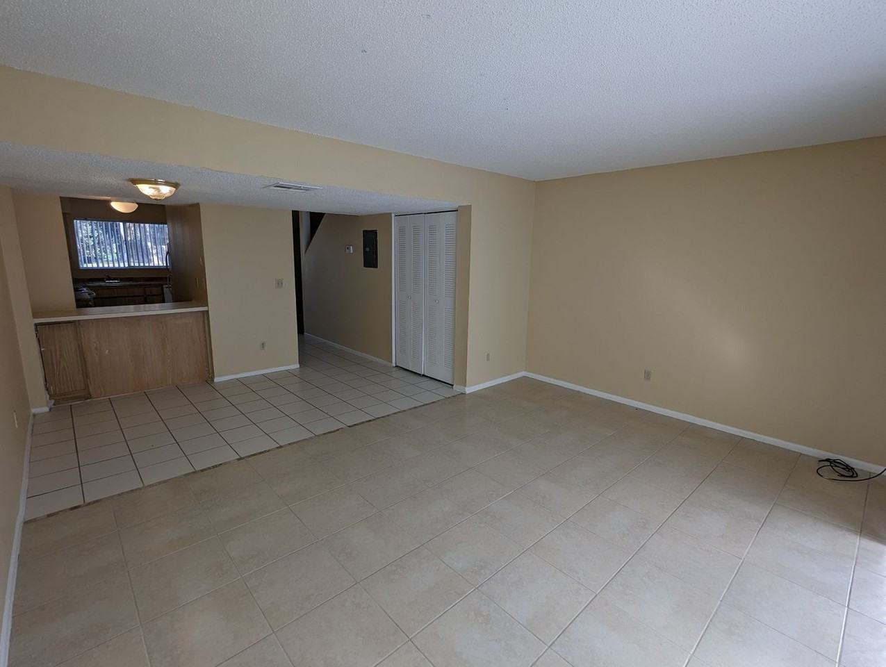 12128 Napiers Cir - Photo 2 of 14