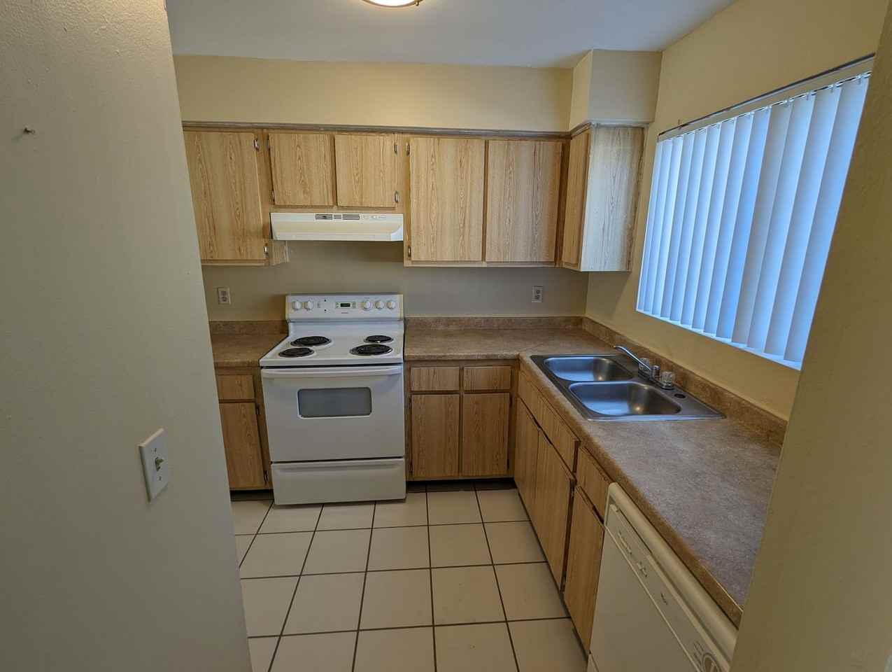 12128 Napiers Cir - Photo 3 of 14