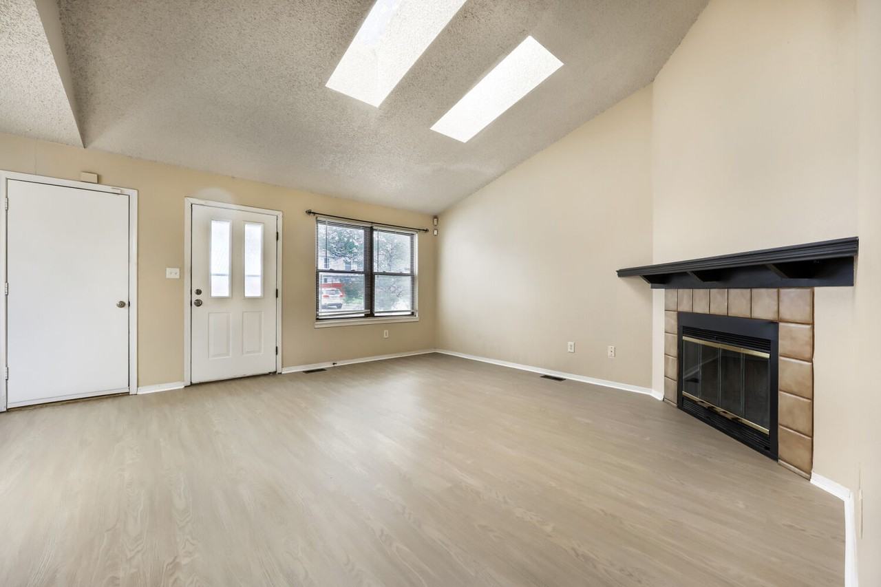 1309 Firefly Cir #1 - Photo 3 of 17