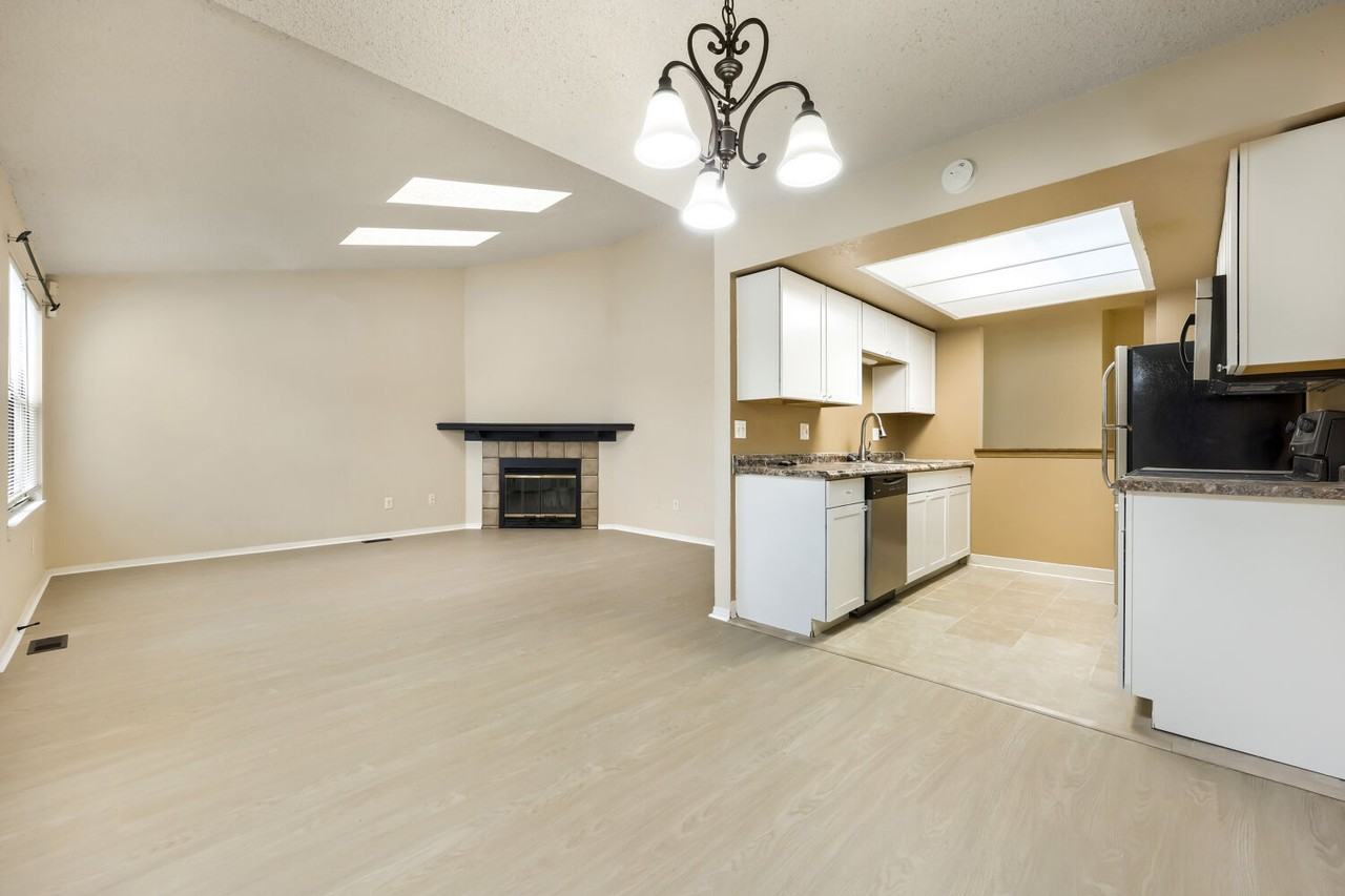 1309 Firefly Cir #1 - Photo 5 of 17