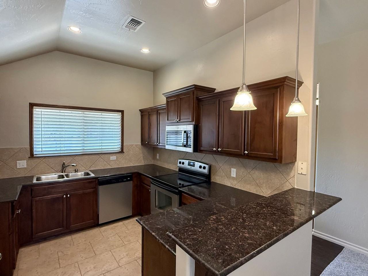 2425 Nw 194th Ter - Photo 5 of 20