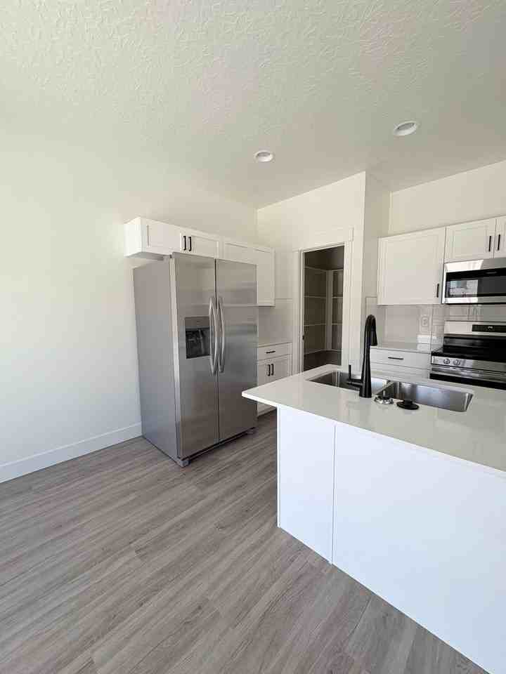 5677 S Weehawken Ln - Photo 3 of 23