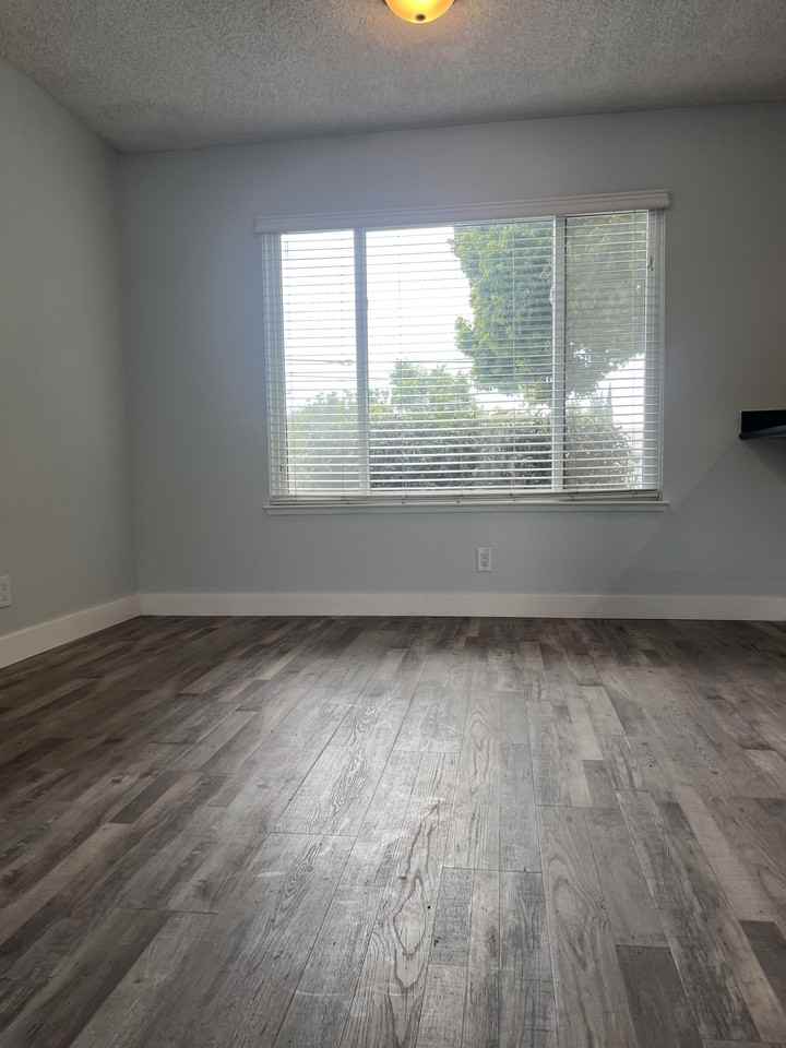 1255 Lincoln Rd #1 - Photo 7 of 17