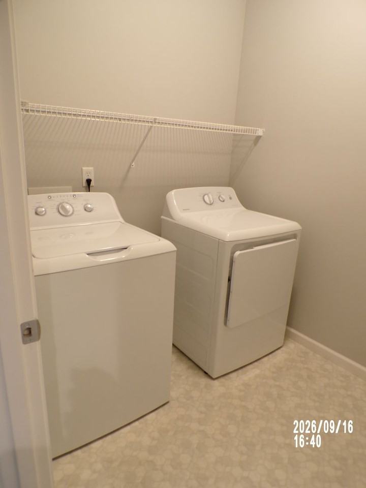 893 Front Ave Ne - Photo 5 of 28