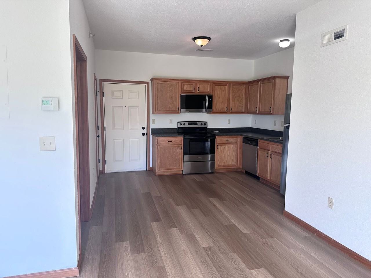 907 Ne Deer Creek Dr - Photo 2 of 7