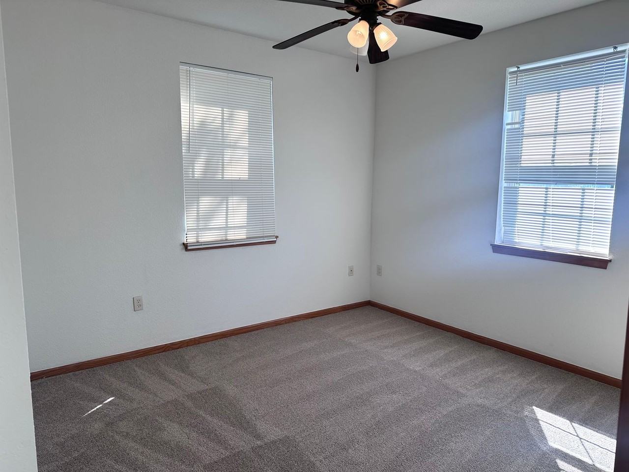 907 Ne Deer Creek Dr - Photo 4 of 7