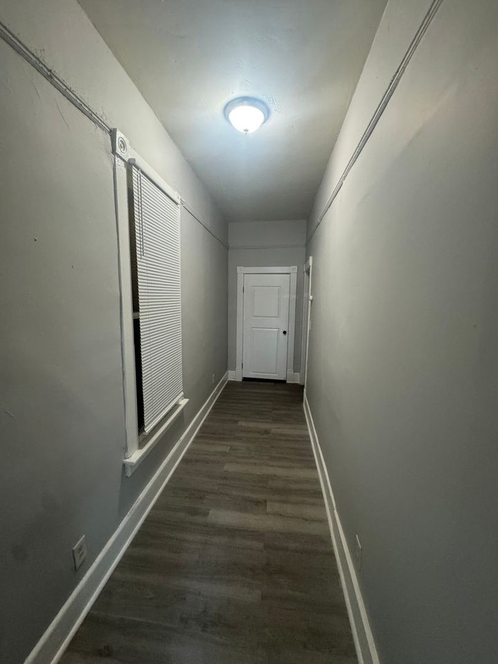 961 Joseph Pl - Photo 2 of 10