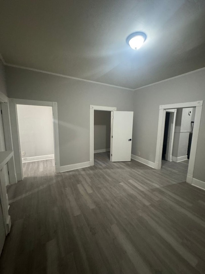 961 Joseph Pl - Photo 3 of 10