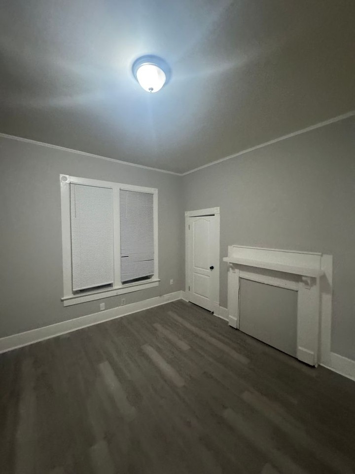 961 Joseph Pl - Photo 4 of 10