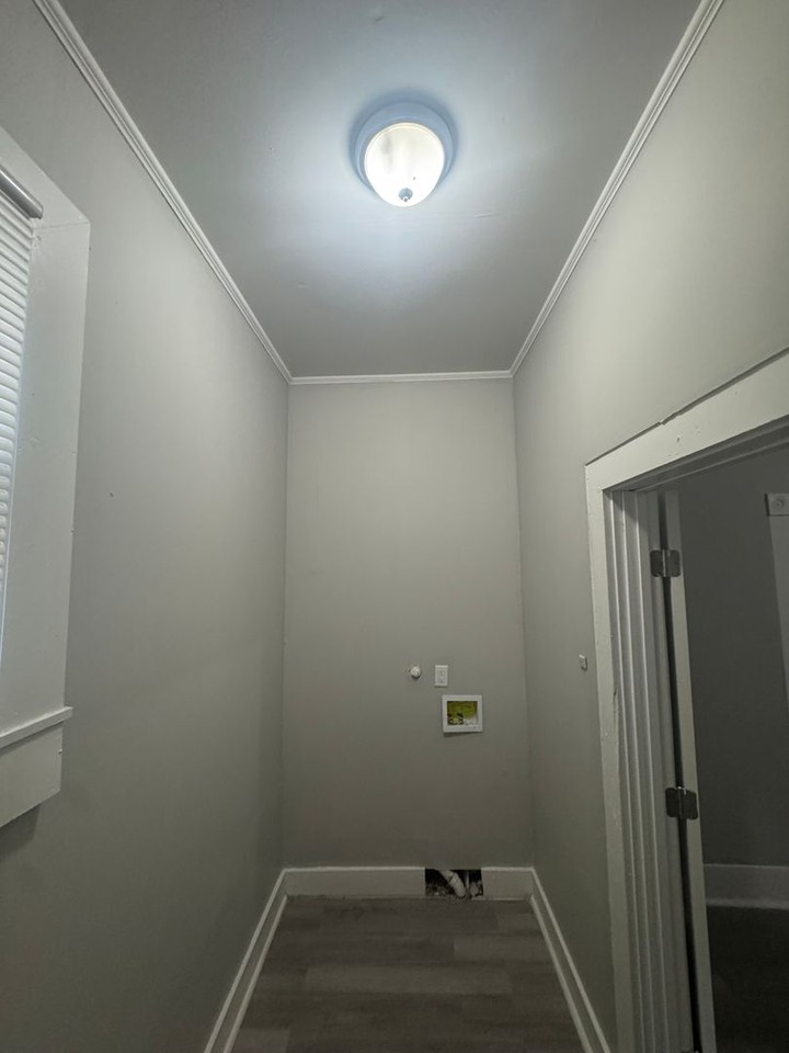 961 Joseph Pl - Photo 6 of 10