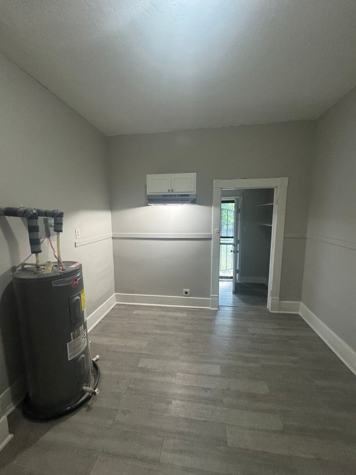 961 Joseph Pl - Photo 7 of 10