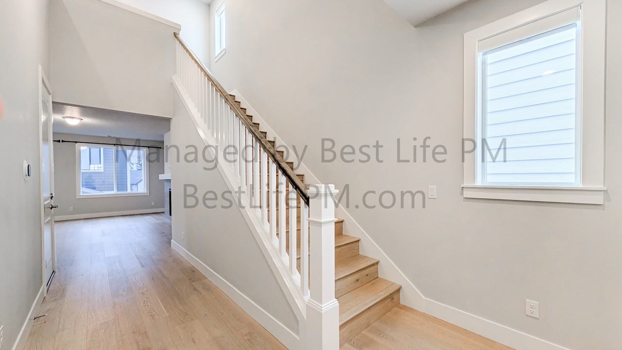11678 Nw Kearney St - Photo 3 of 39