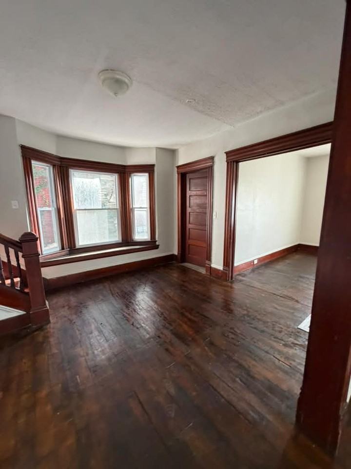 1439 E 110th St #1 - Photo 2 of 14