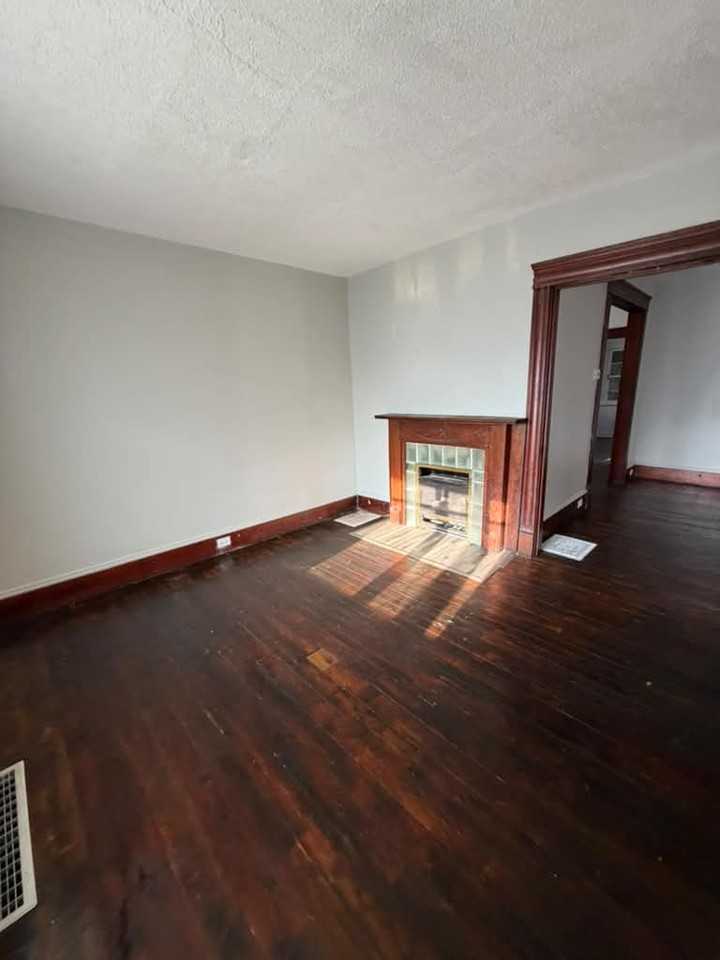 1439 E 110th St #1 - Photo 3 of 14