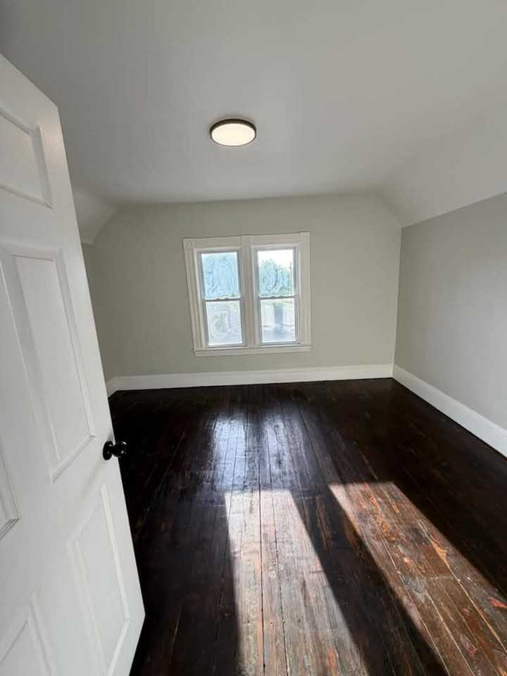 1439 E 110th St #1 - Photo 7 of 14