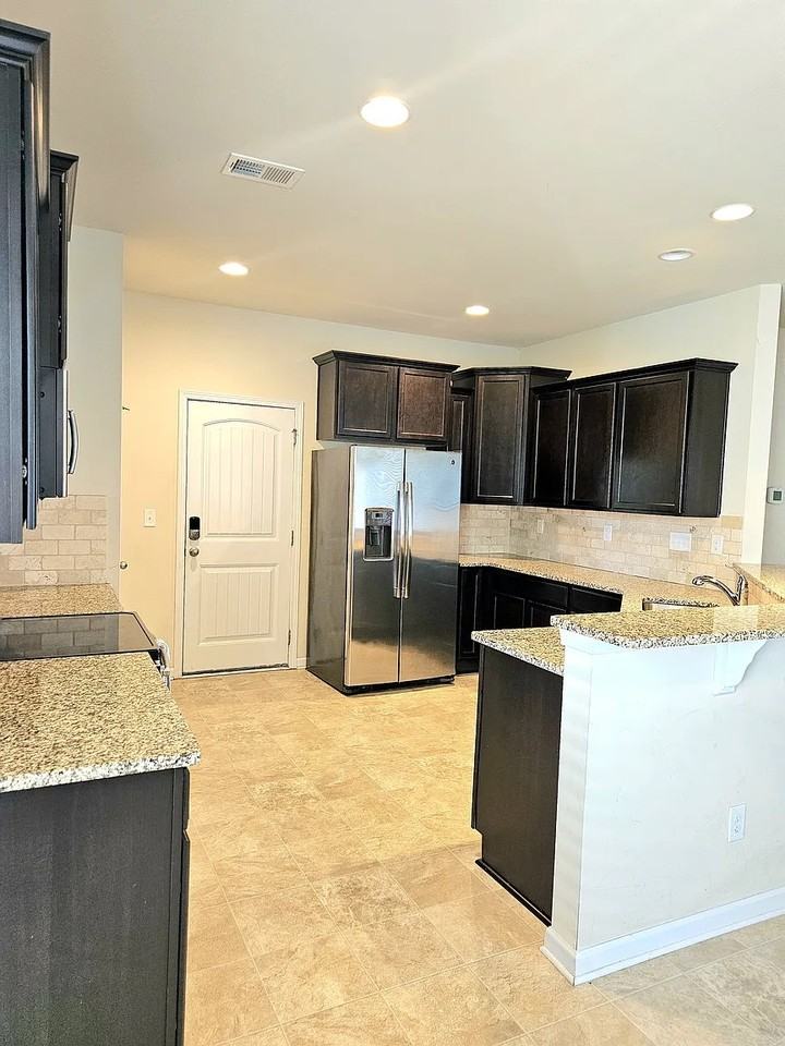 500 Knothole Ln #1 - Photo 2 of 10