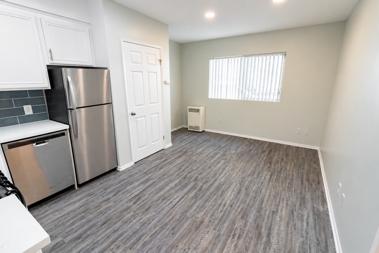 1015 2nd Street - Photo 7 of 33