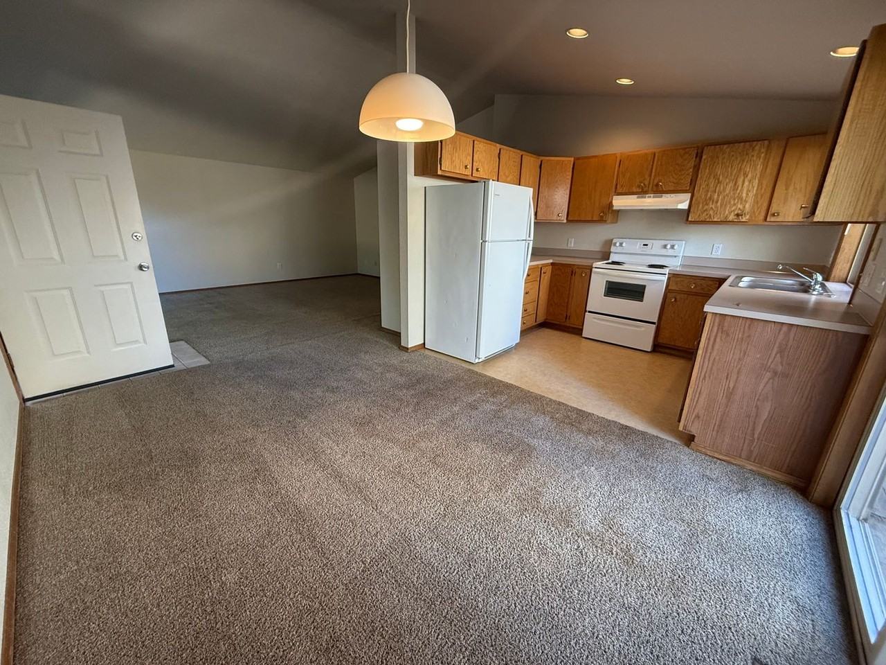 565 Ne Norton Ave - Photo 6 of 26