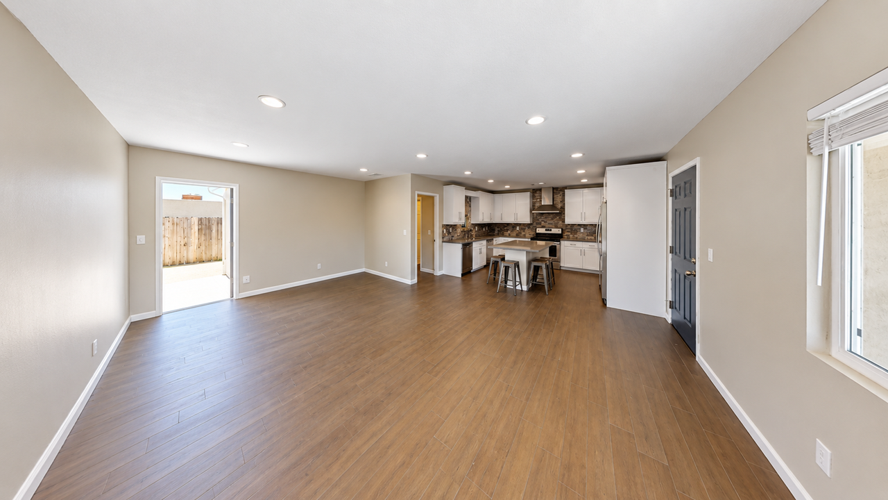 5054 55th St - Photo 5 of 24