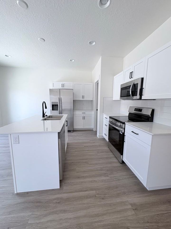5673 5673 S WeehawkenLane - Photo 4 of 25