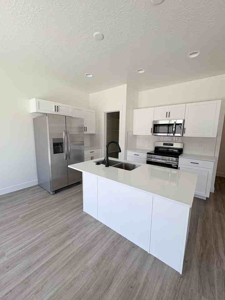 5673 5673 S WeehawkenLane - Photo 5 of 25
