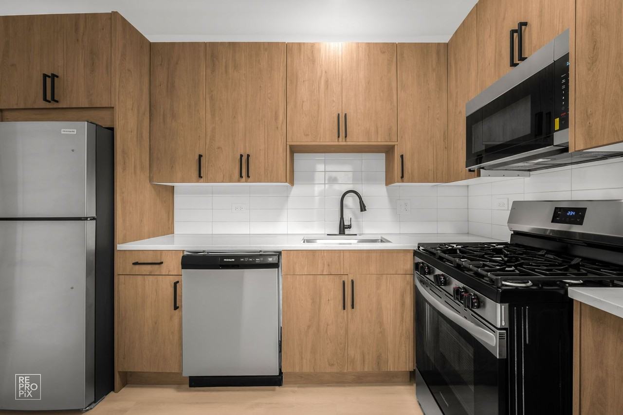 Newly Renovated Edgewater Apartments With Heat Included - Photo 2 of 50