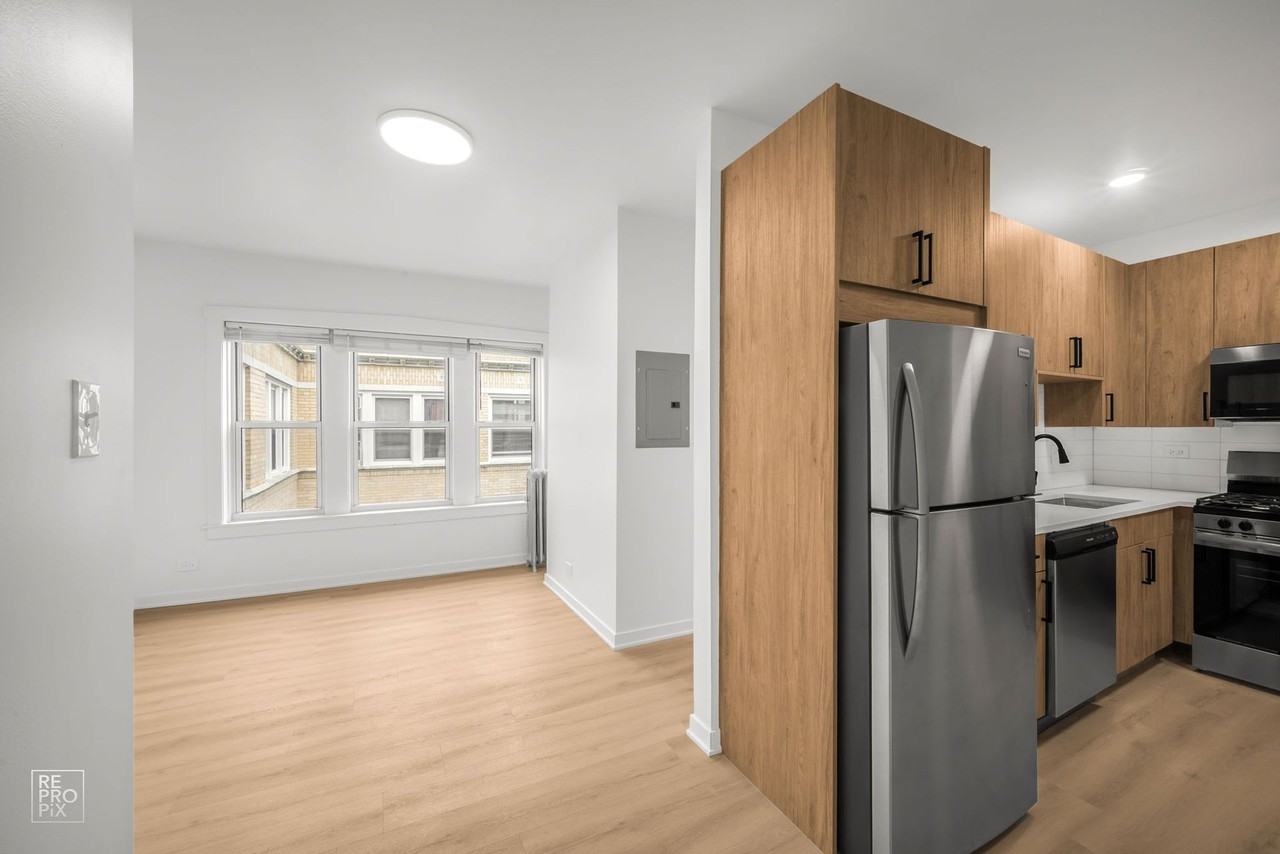 Newly Renovated Edgewater Apartments With Heat Included - Photo 5 of 50