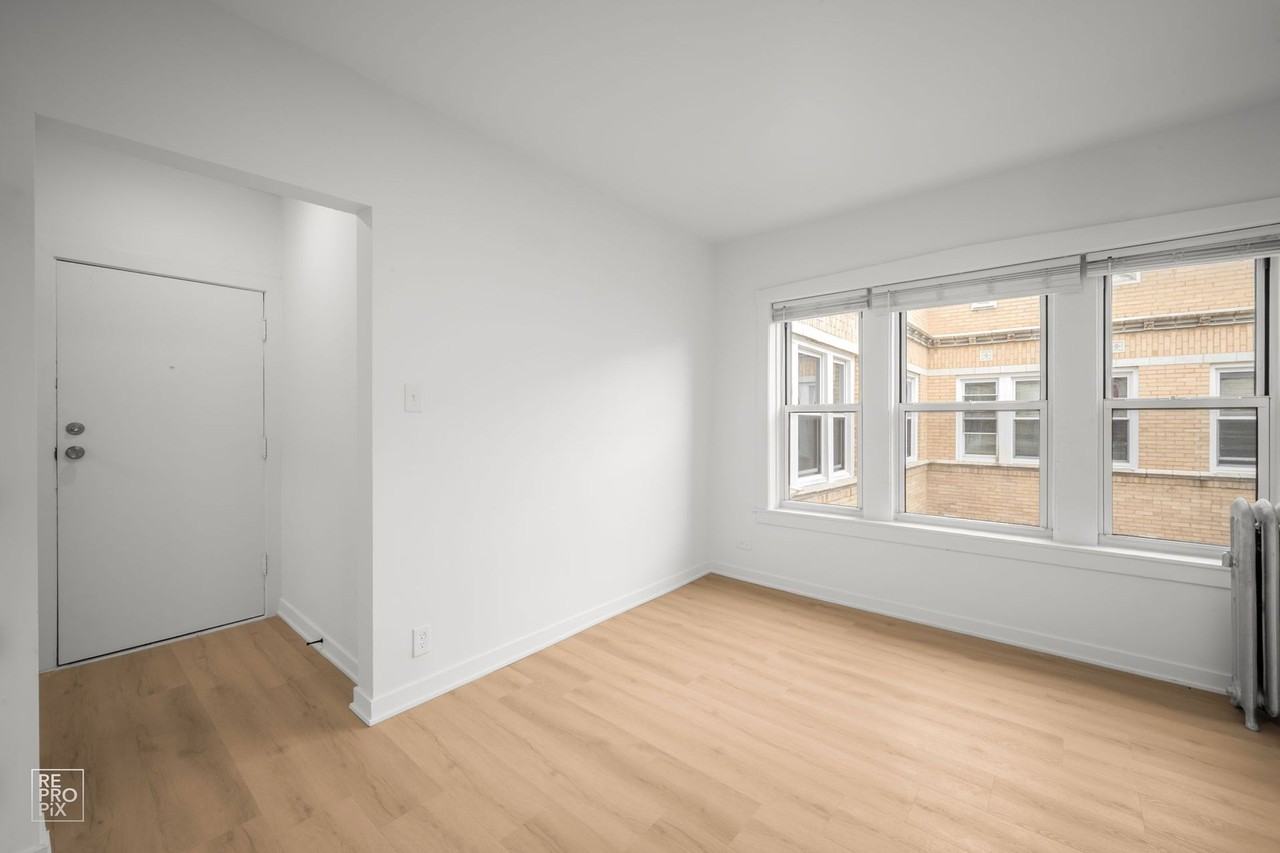 Newly Renovated Edgewater Apartments With Heat Included - Photo 7 of 50