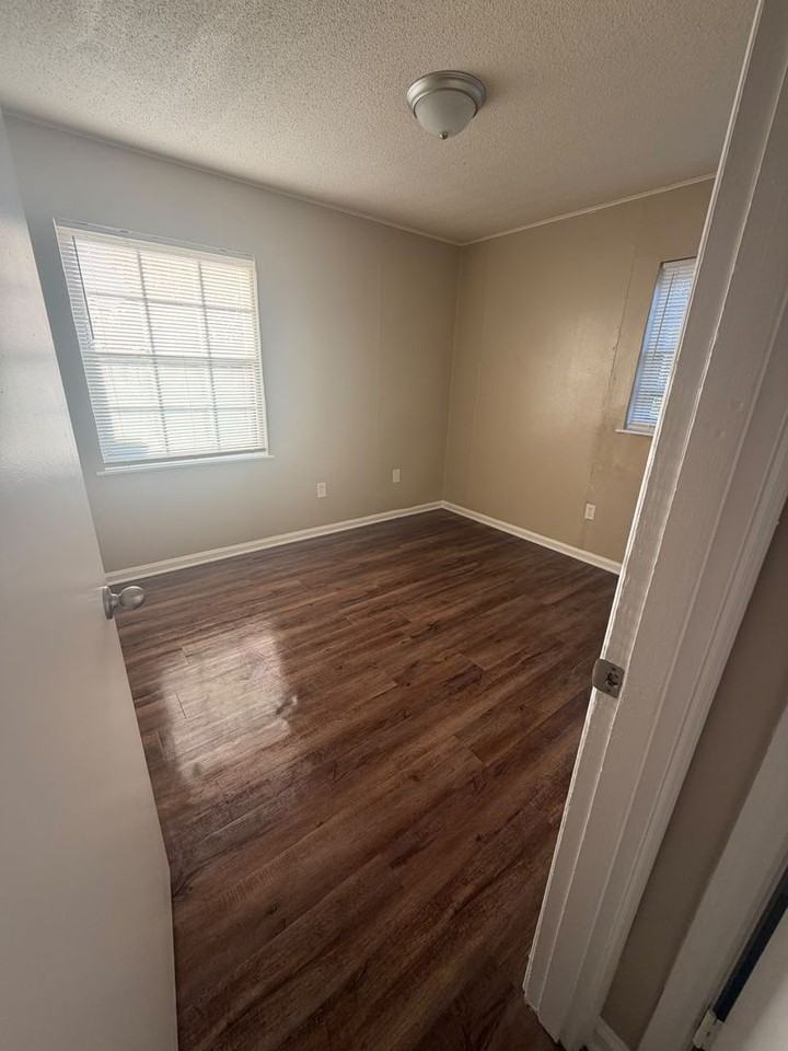 3822 Ford Rd - Photo 3 of 12