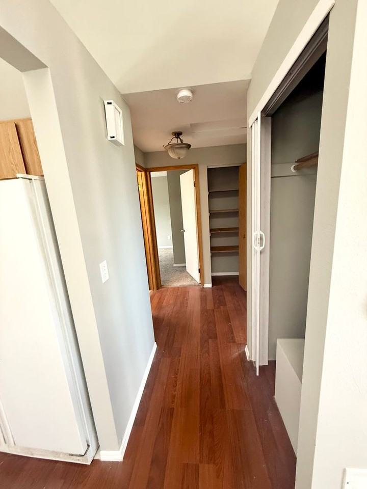 1241 Lansing Ave - Photo 5 of 15