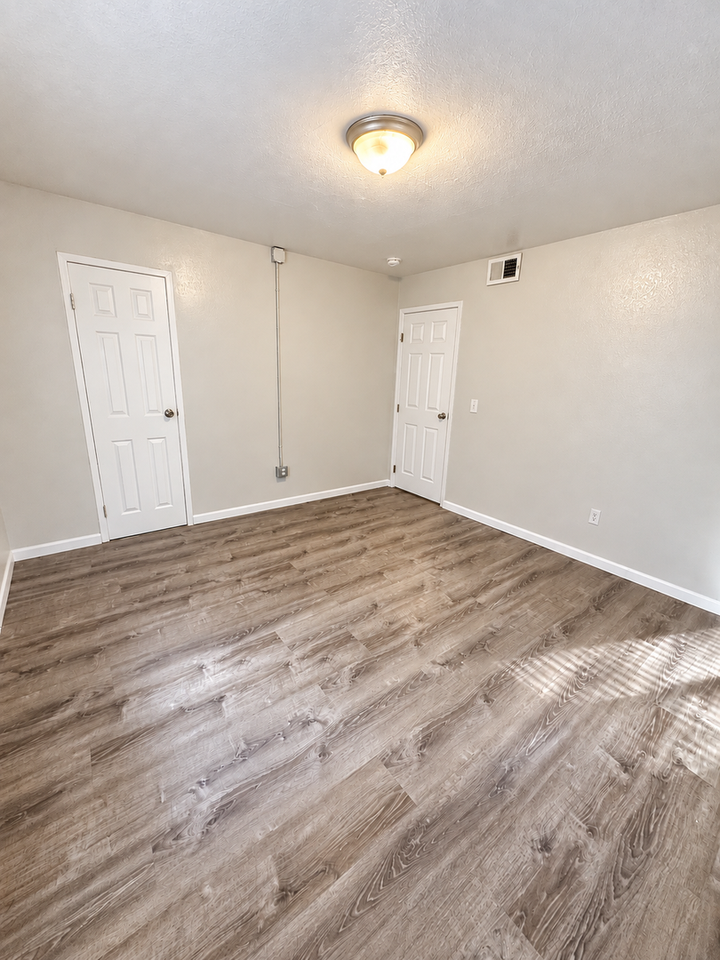 618 Versailles Ave - Photo 5 of 12