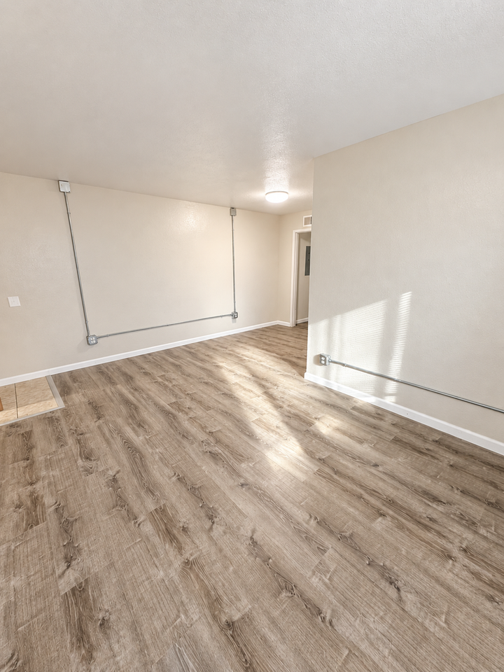 618 Versailles Ave - Photo 6 of 12